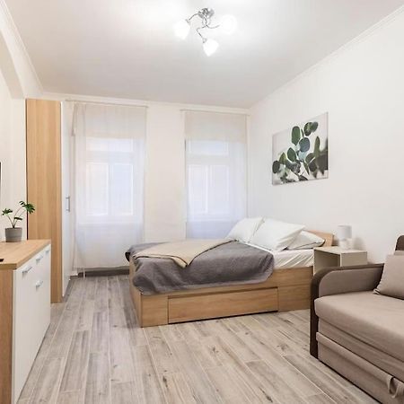 דירות קרלובי וארי Apartman Vishegrad מראה חיצוני תמונה