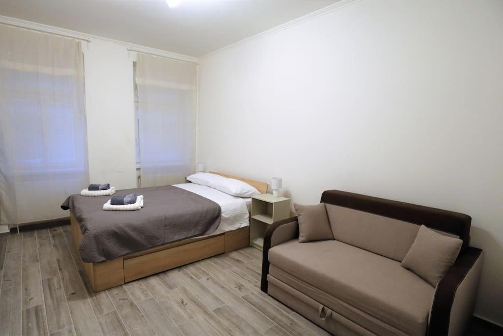 דירות קרלובי וארי Apartman Vishegrad מראה חיצוני תמונה