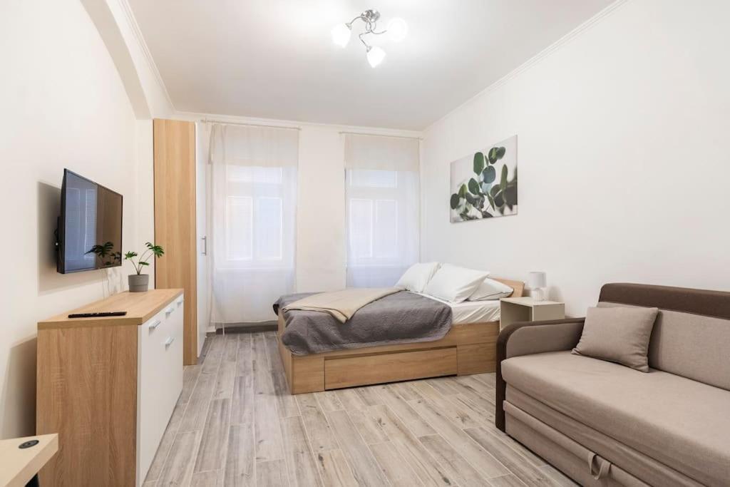 דירות קרלובי וארי Apartman Vishegrad מראה חיצוני תמונה