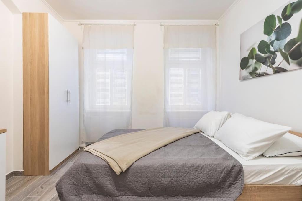 דירות קרלובי וארי Apartman Vishegrad מראה חיצוני תמונה